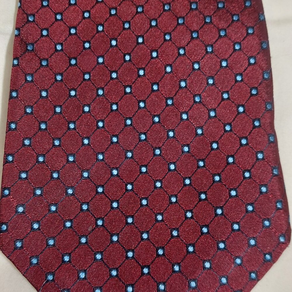 Joseph A Bank Signature Collection Sill tie. Red w/ Blue dots Made in Italy